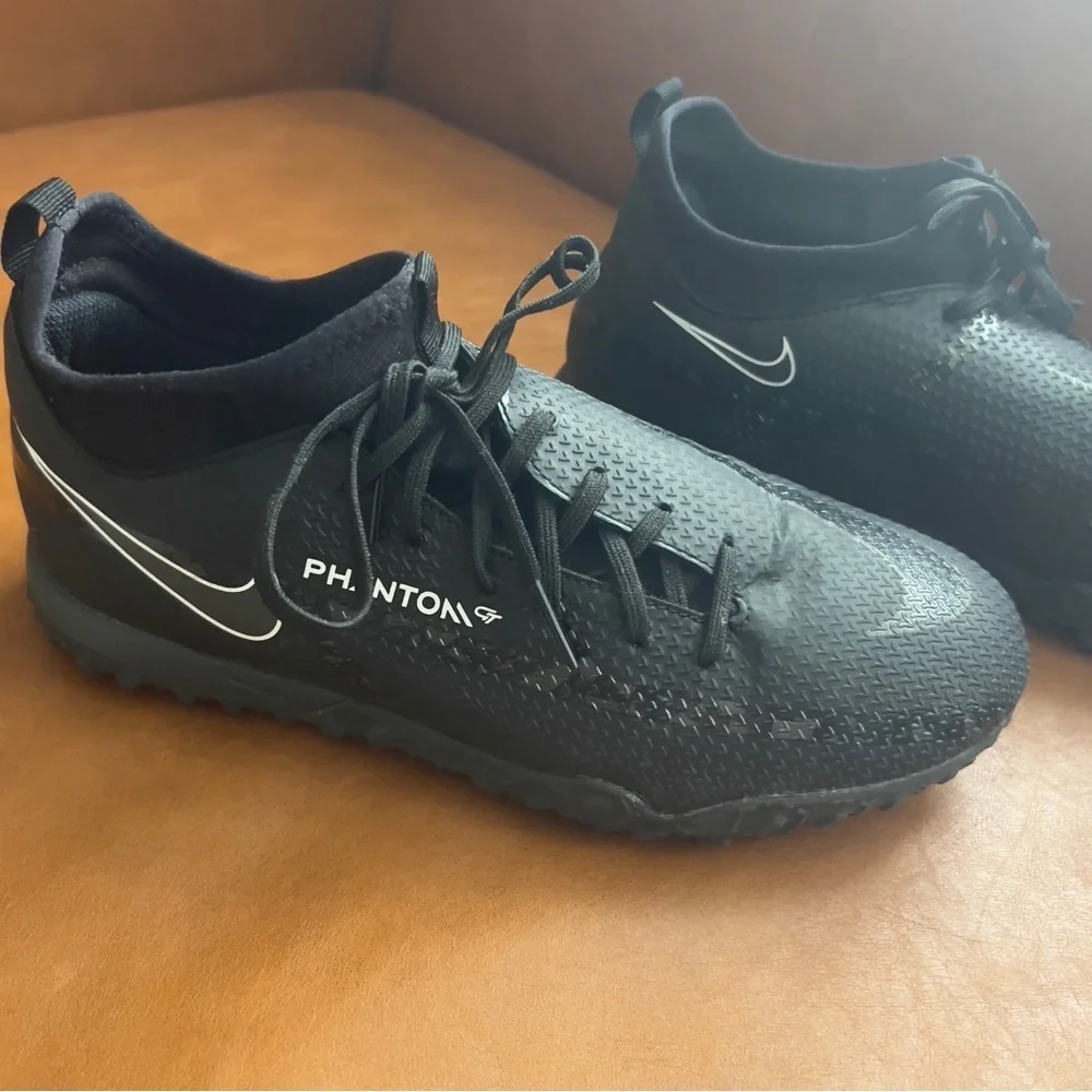 NIKE PHANTOM GT II ACADEMY TF Size 5Y Youth Soccer Athletic Shoes Black Gray